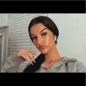 Meet your Posher, Melisa